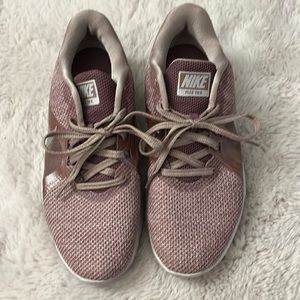 Nike sneakers woman's 9